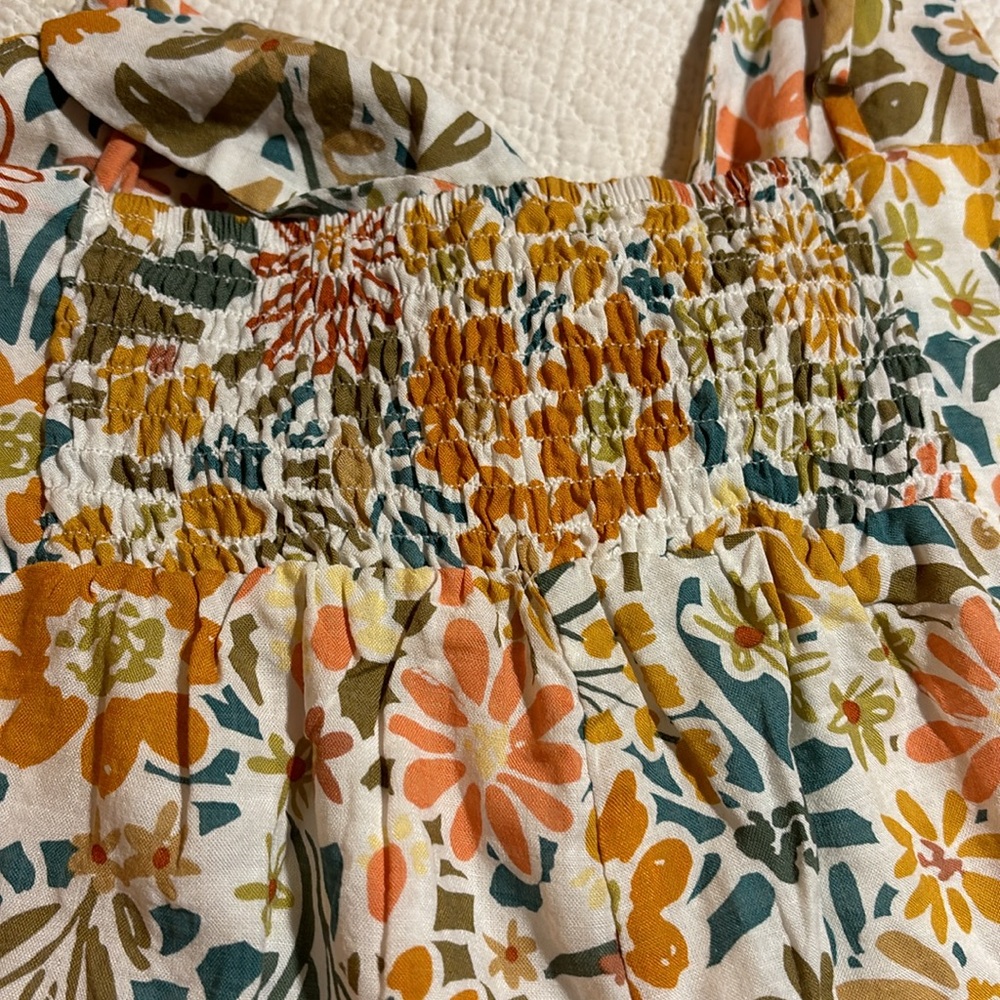 Floral Romper w/ tie closure - Picture 5 of 7